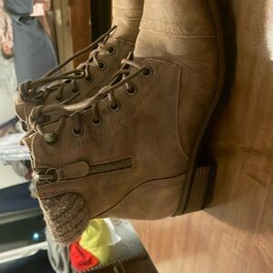 Brown Ankle Boots with Rugged Leather and Lace-Up Design